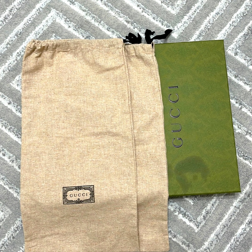 Gucci. Shoe bags